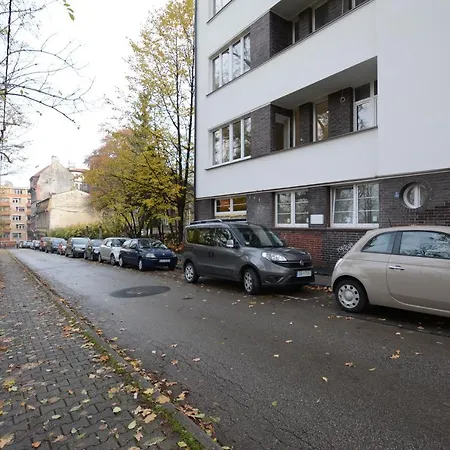 Chopin's アパート